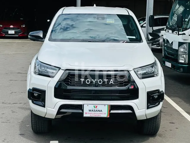 Toyota Hilux 2026 photo 2
