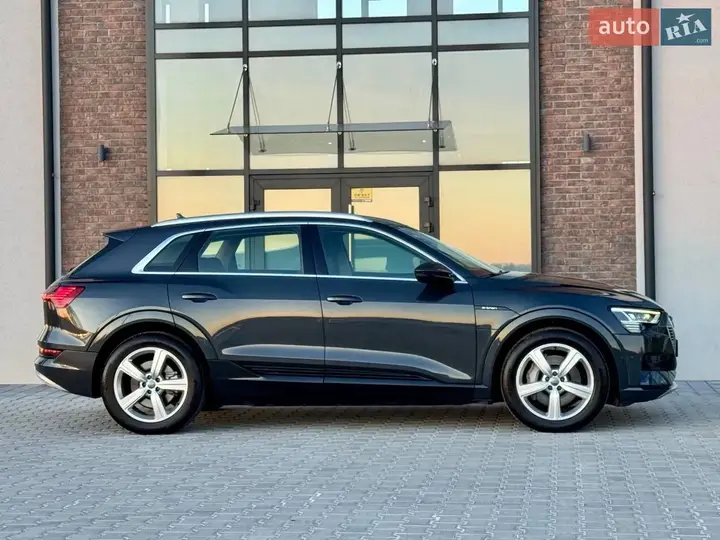 Audi E-Tron 2020 photo 2