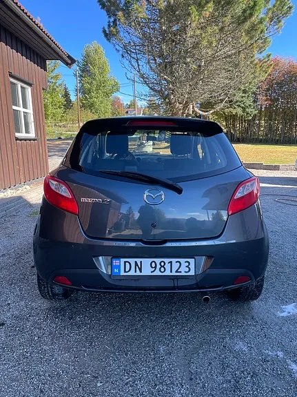 Mazda 2 2011 photo 4