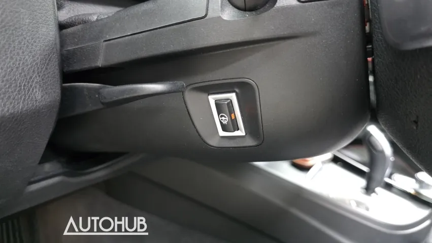 BMW 3 Series 2019 photo 2