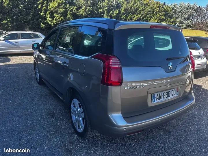 Peugeot 5008 2010 photo 4