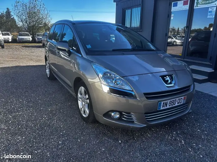 Peugeot 5008 2010 photo 2