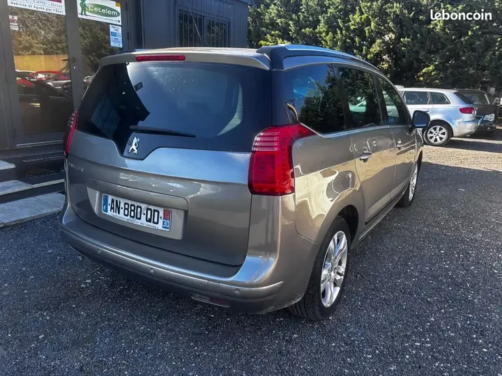 Peugeot 5008 2010 photo 3
