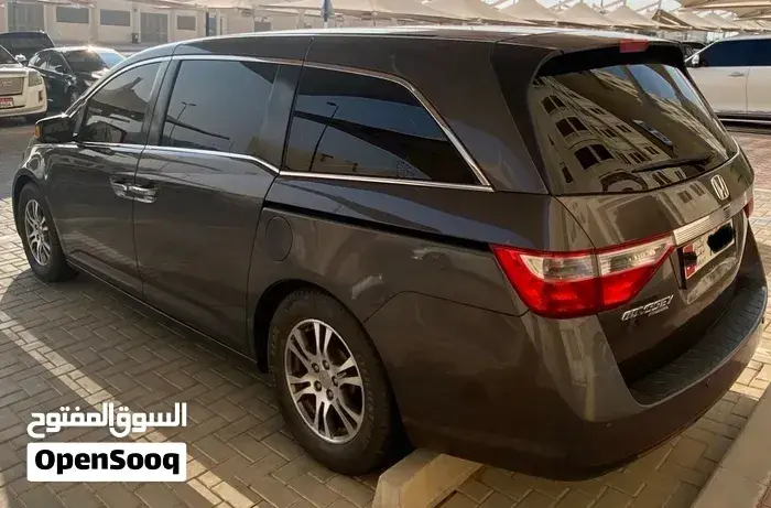 Honda Odyssey 2012 photo 2