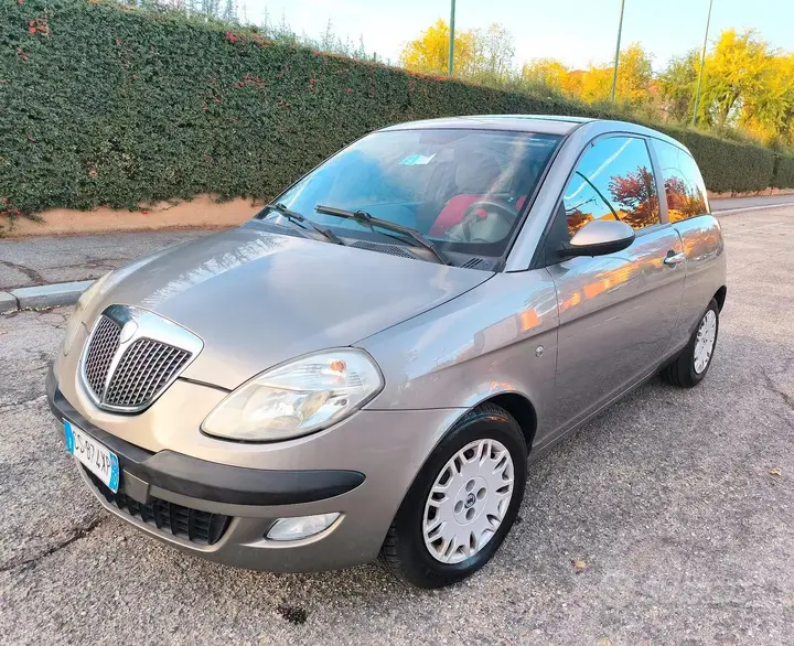 Lancia Ypsilon