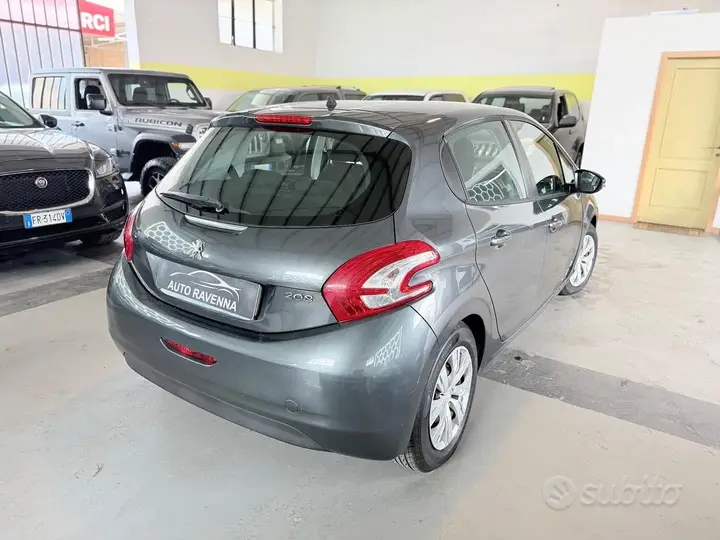 Peugeot 208 2013 photo 2