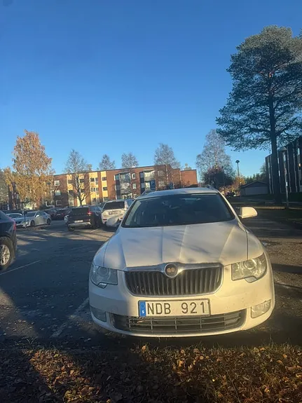 Skoda Superb 2013 photo 2