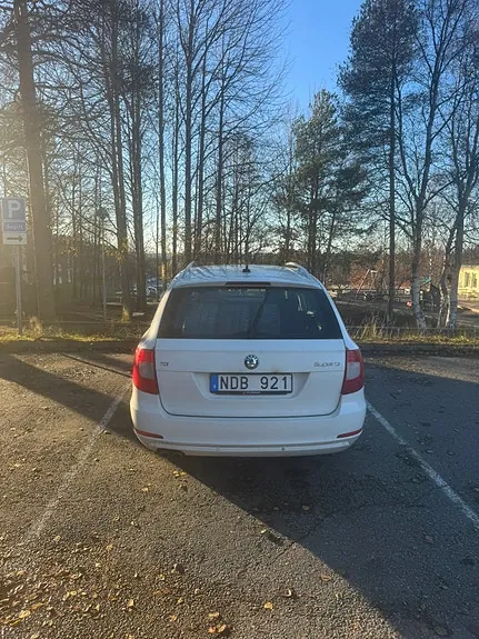 Skoda Superb 2013 photo 4