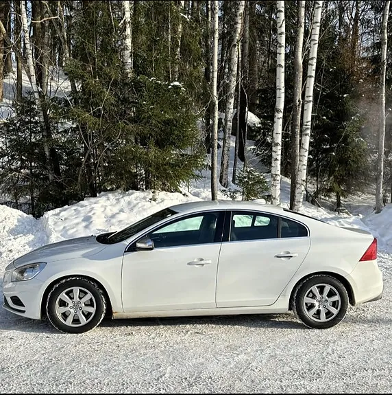 Volvo S60 2012 photo 2