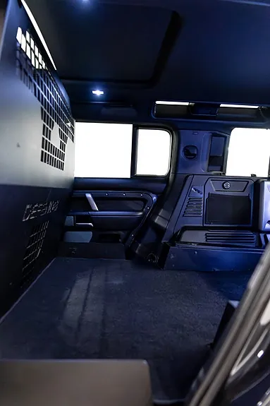 Land Rover Defender 110 2023 photo 5