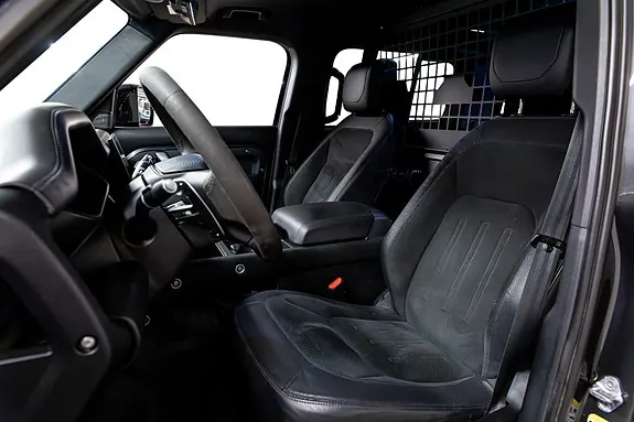 Land Rover Defender 110 2023 photo 3
