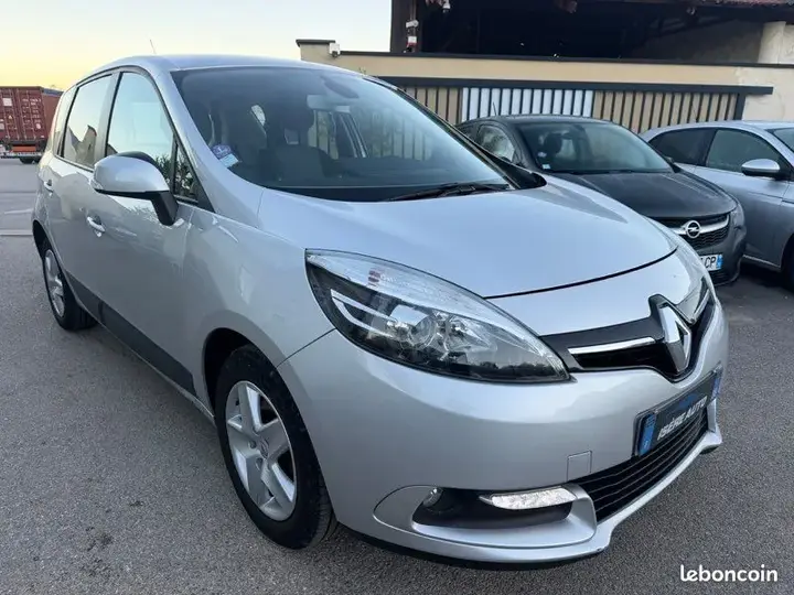 Renault Scenic 2013 photo 4