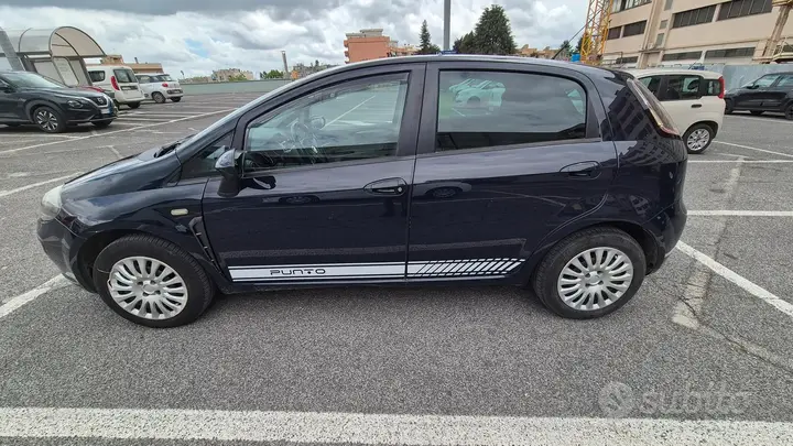 Fiat Punto 2011 photo 2