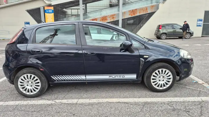 Fiat Punto 2011 photo 4