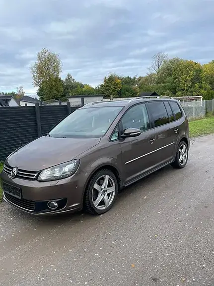 Volkswagen Touran 2011 photo 4