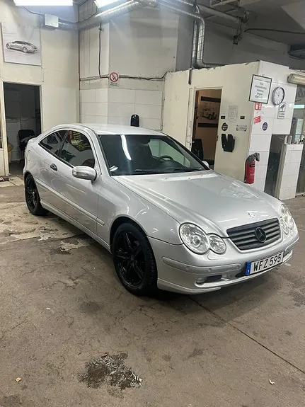 Mercedes-Benz C200 2005 photo 2