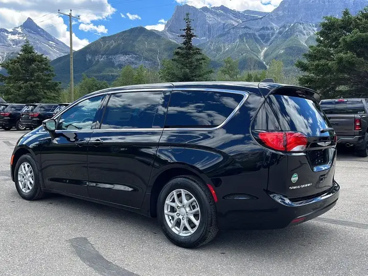Chrysler Grand Caravan 2027 photo 5