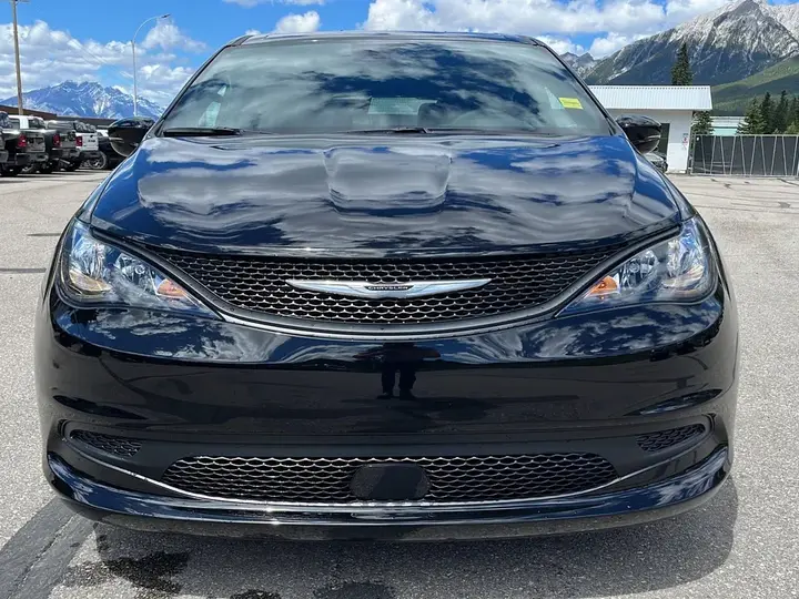 Chrysler Grand Caravan 2027 photo 2