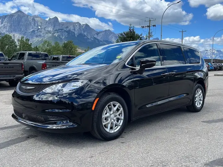 Chrysler Grand Caravan 2027 photo 3