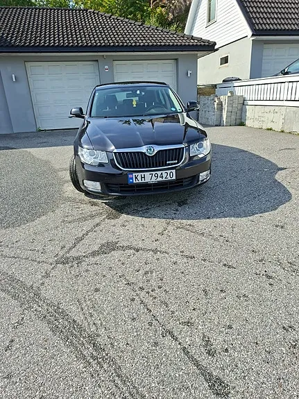 Skoda Superb 2011 photo 2
