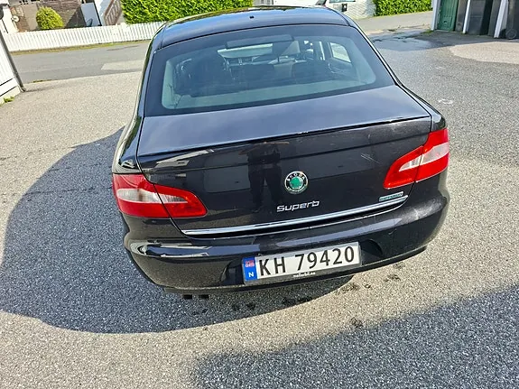 Skoda Superb 2011 photo 5