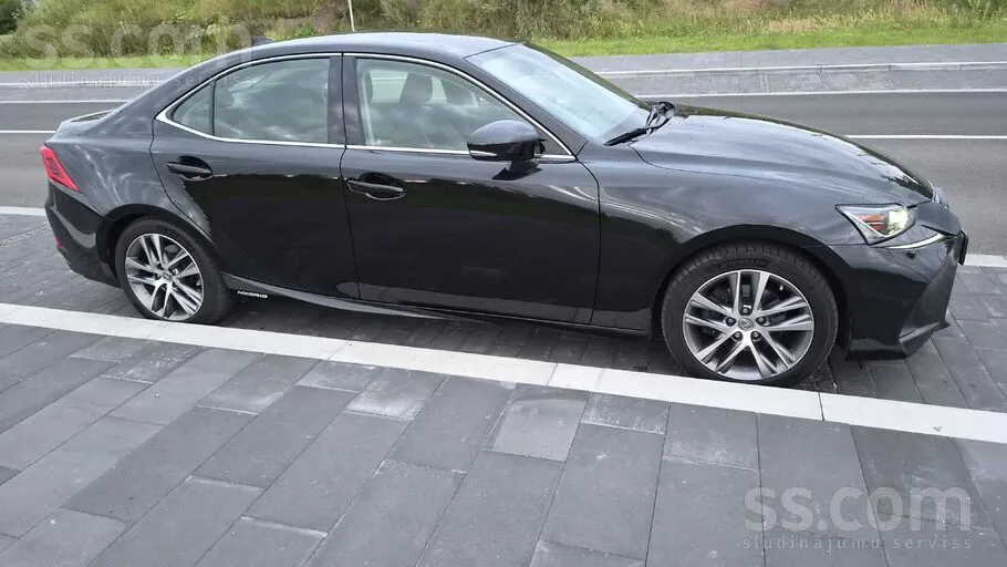 Lexus Is 2019 photo 5