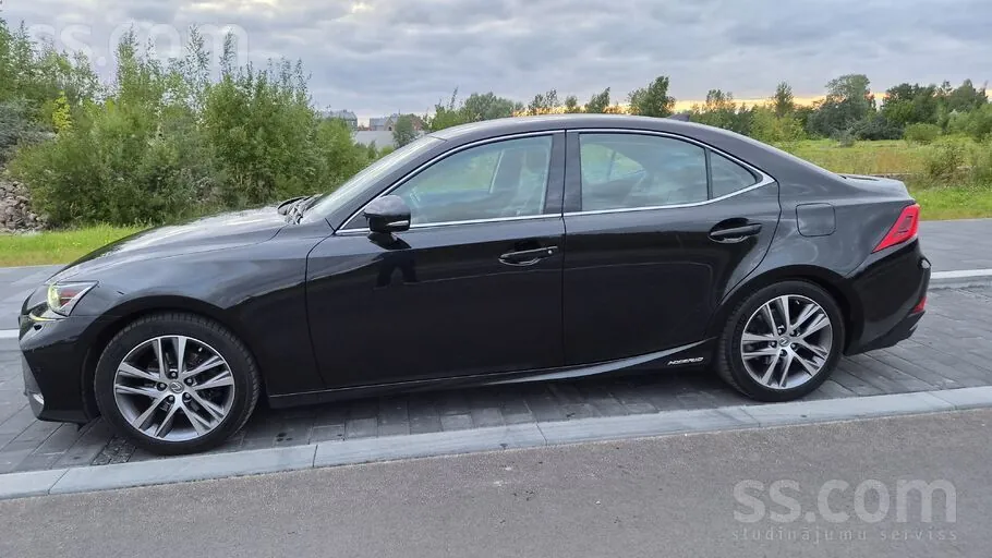 Lexus Is 2019 photo 2