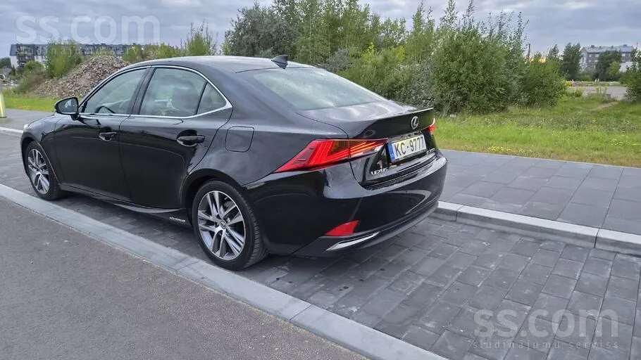 Lexus Is 2019 photo 3