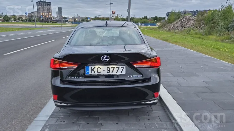 Lexus Is 2019 photo 4