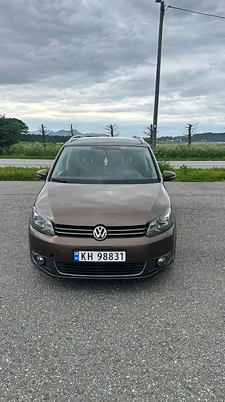 Volkswagen Touran 2011 photo 2