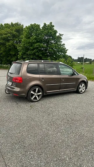Volkswagen Touran 2011 photo 4