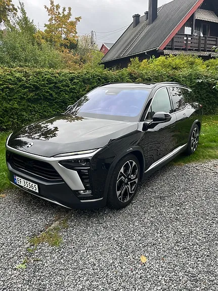 NIO Es8