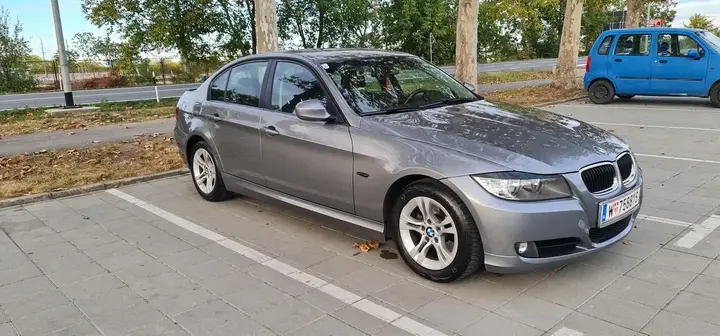 BMW 3 Series 2009 photo 2