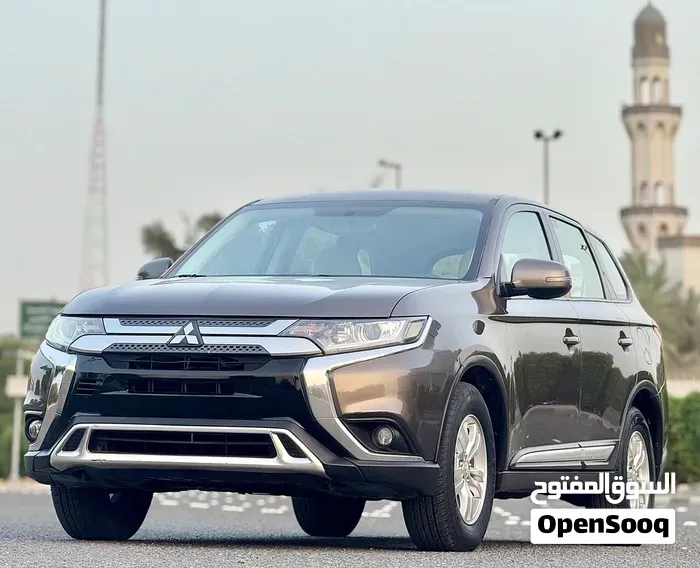 Mitsubishi Outlander 2022 photo 2