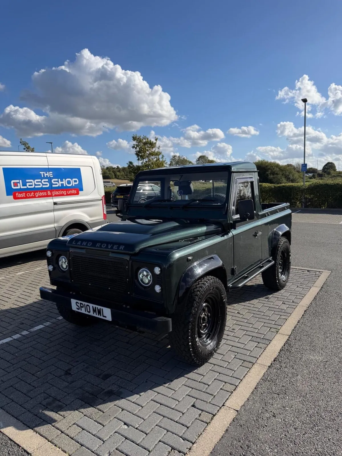 Land Rover Defender 90 2010 photo 2