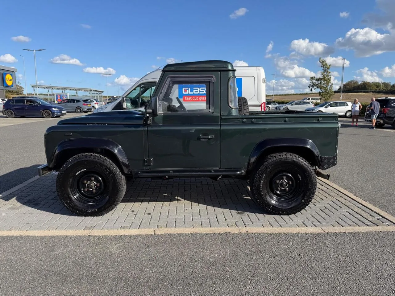 Land Rover Defender 90 2010 photo 4