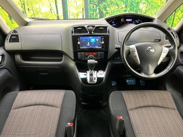 Nissan Serena 2015 photo 2
