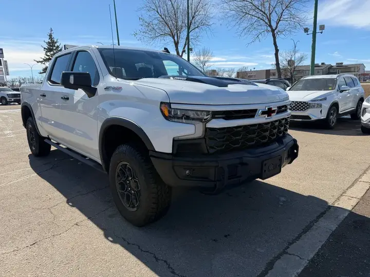 Chevrolet Silverado 1500 2025 photo 3
