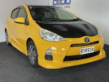 Toyota Aqua 2013 photo 2