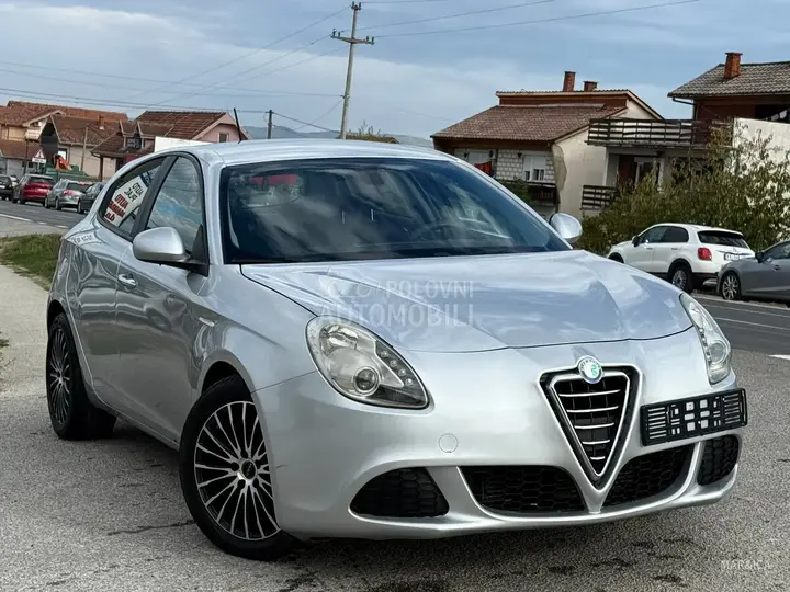 Alfa Romeo Giulietta 2010 photo 2