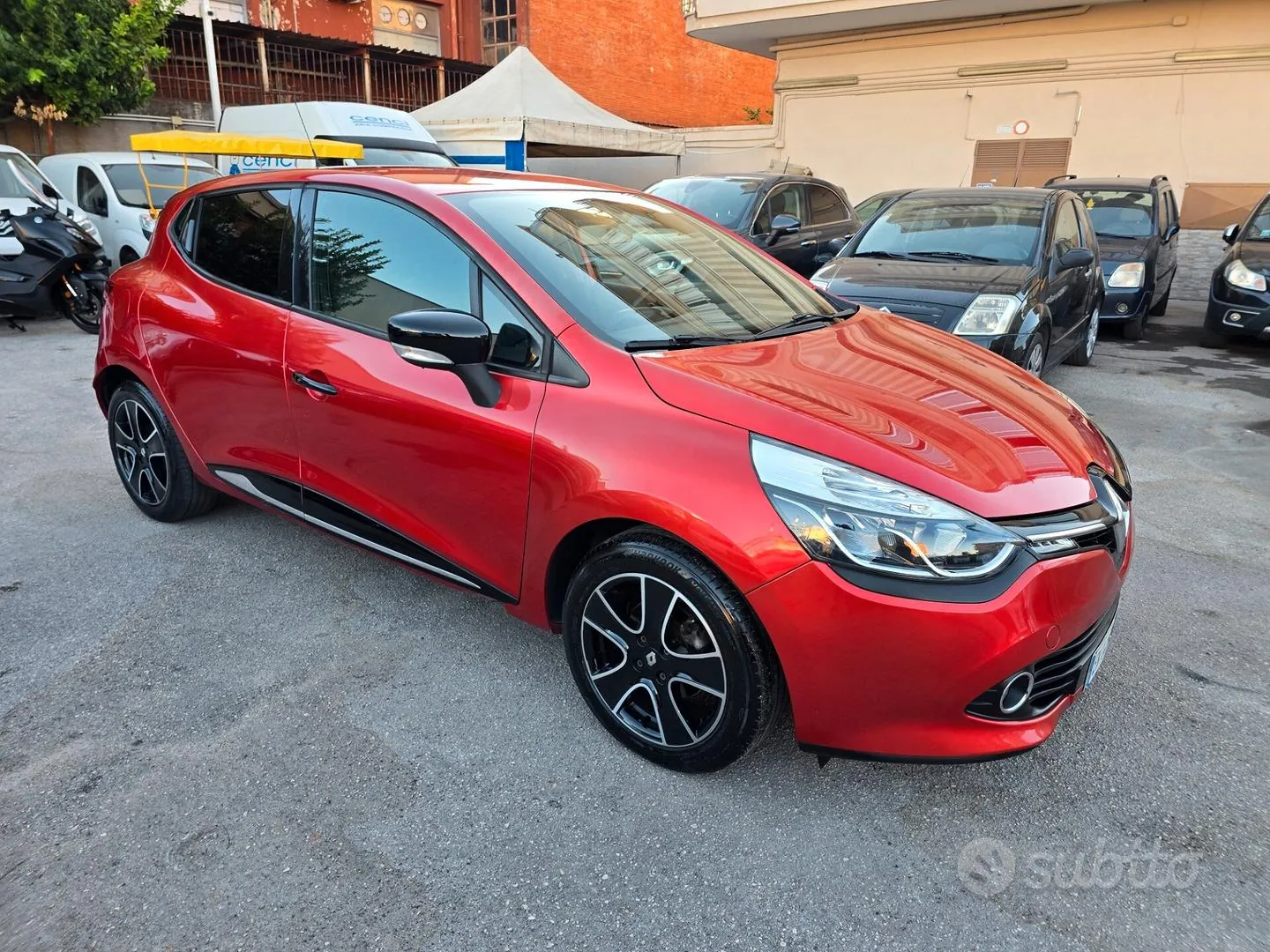Renault Clio 2012 photo 2