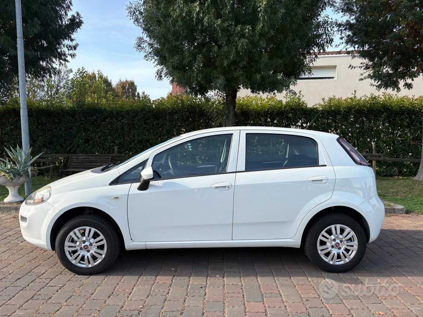 Fiat Punto 2015 photo 2