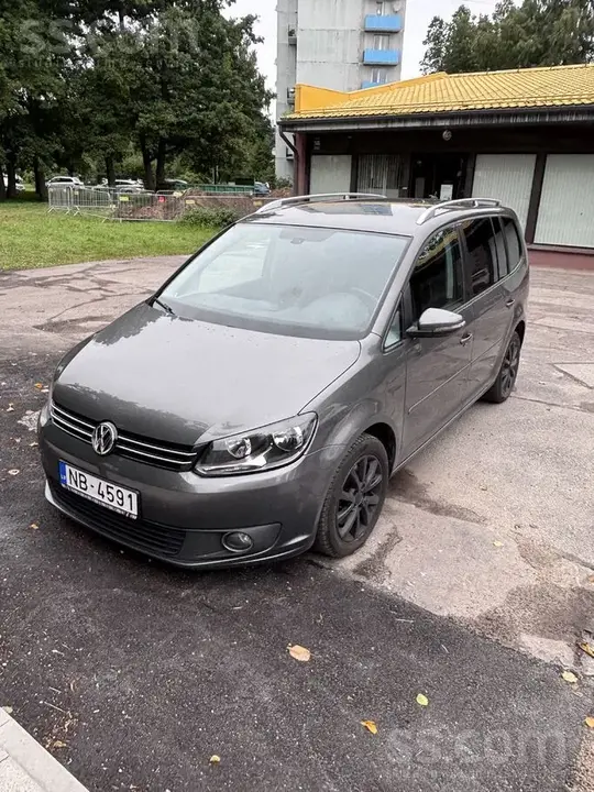 Volkswagen Touran 2010 photo 2