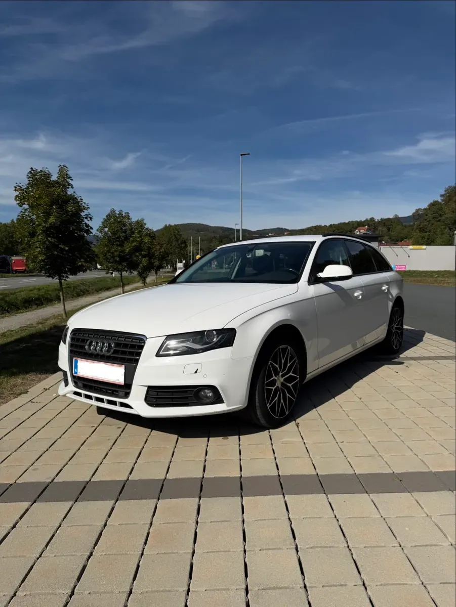 Audi A4 2010 photo 2