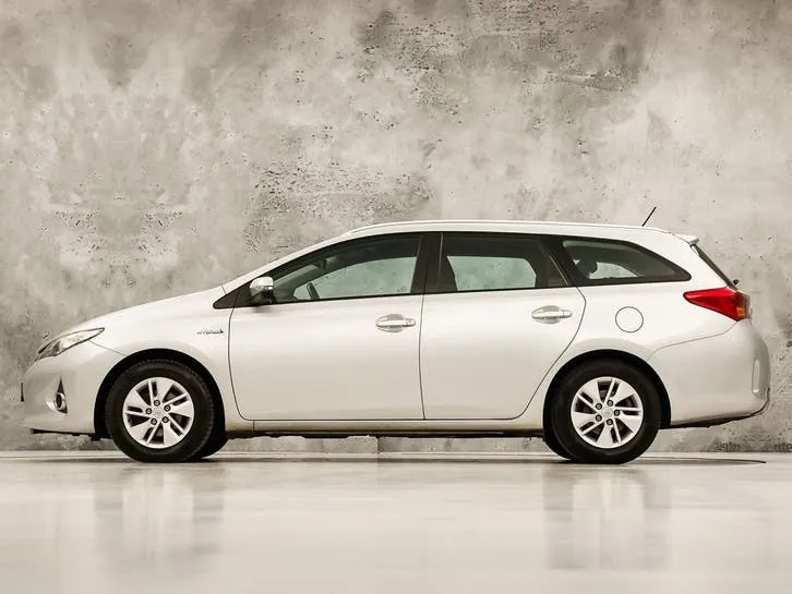 Toyota Auris 2013 photo 2