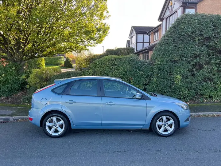 Ford Focus 2009 photo 2