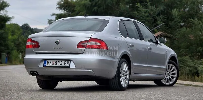Skoda Superb 2013 photo 4