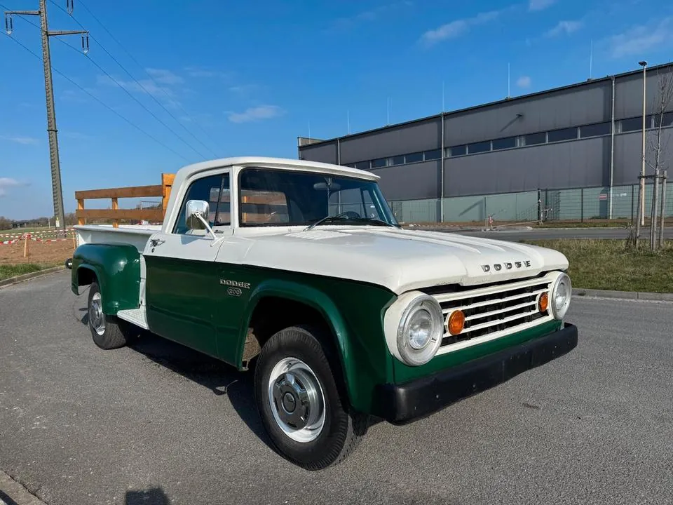 Dodge Dodge 200