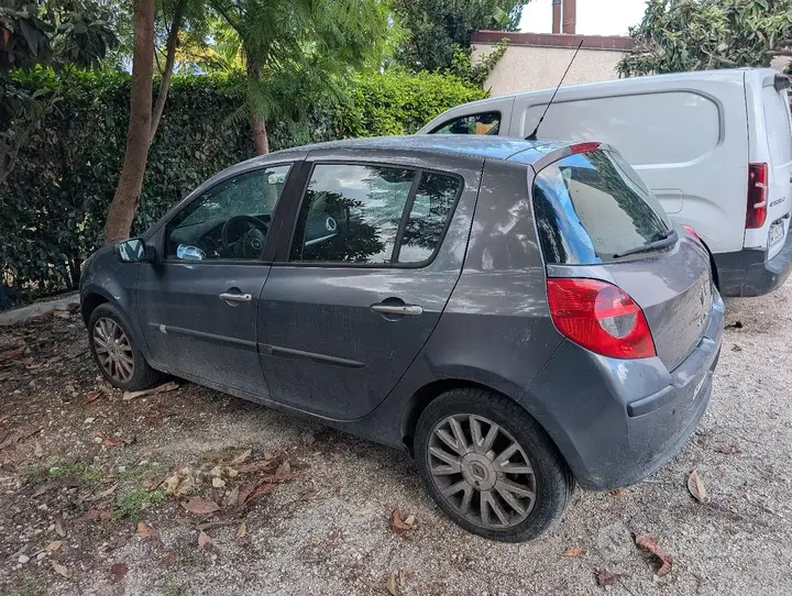 Renault Clio 2007 photo 2