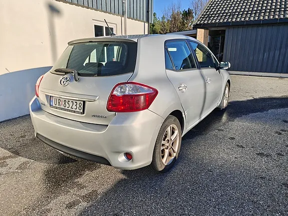 Toyota Auris 2011 photo 4